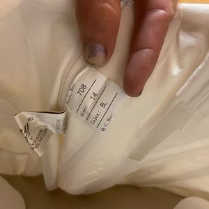 Bonny Wedding Dress Size 14 with train and lot of diamonds Ivory